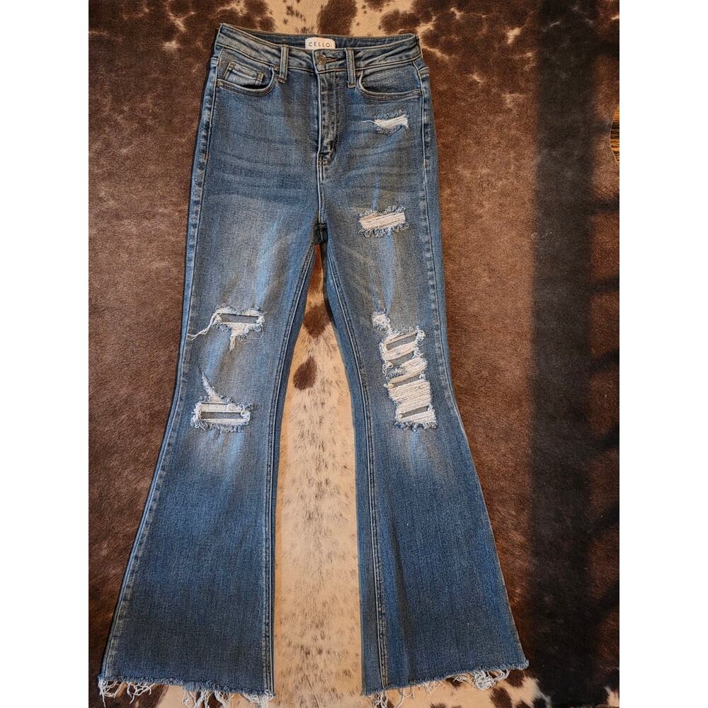 Cello Distressed  Jeans – Women’s Size 5 – Raw Hem Trendy Denim Closet Clean Out